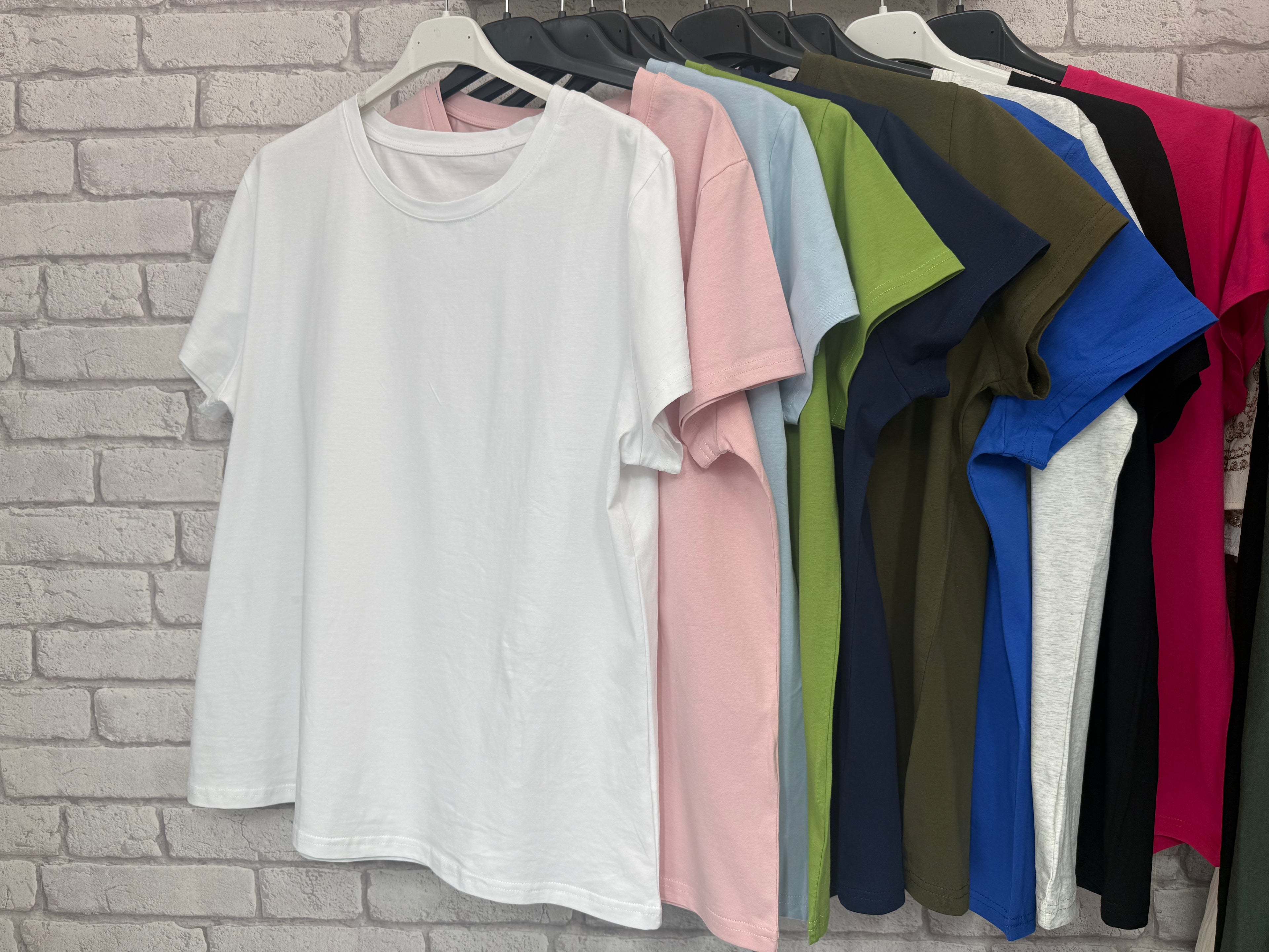 T-shirt σε διάφορα χρώματα