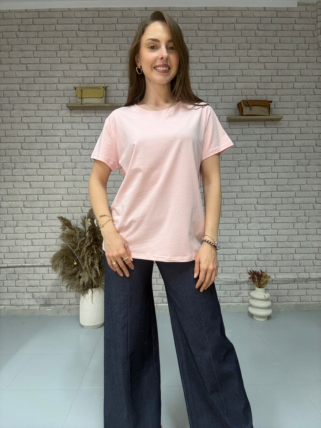 T-shirt σε διάφορα χρώματα