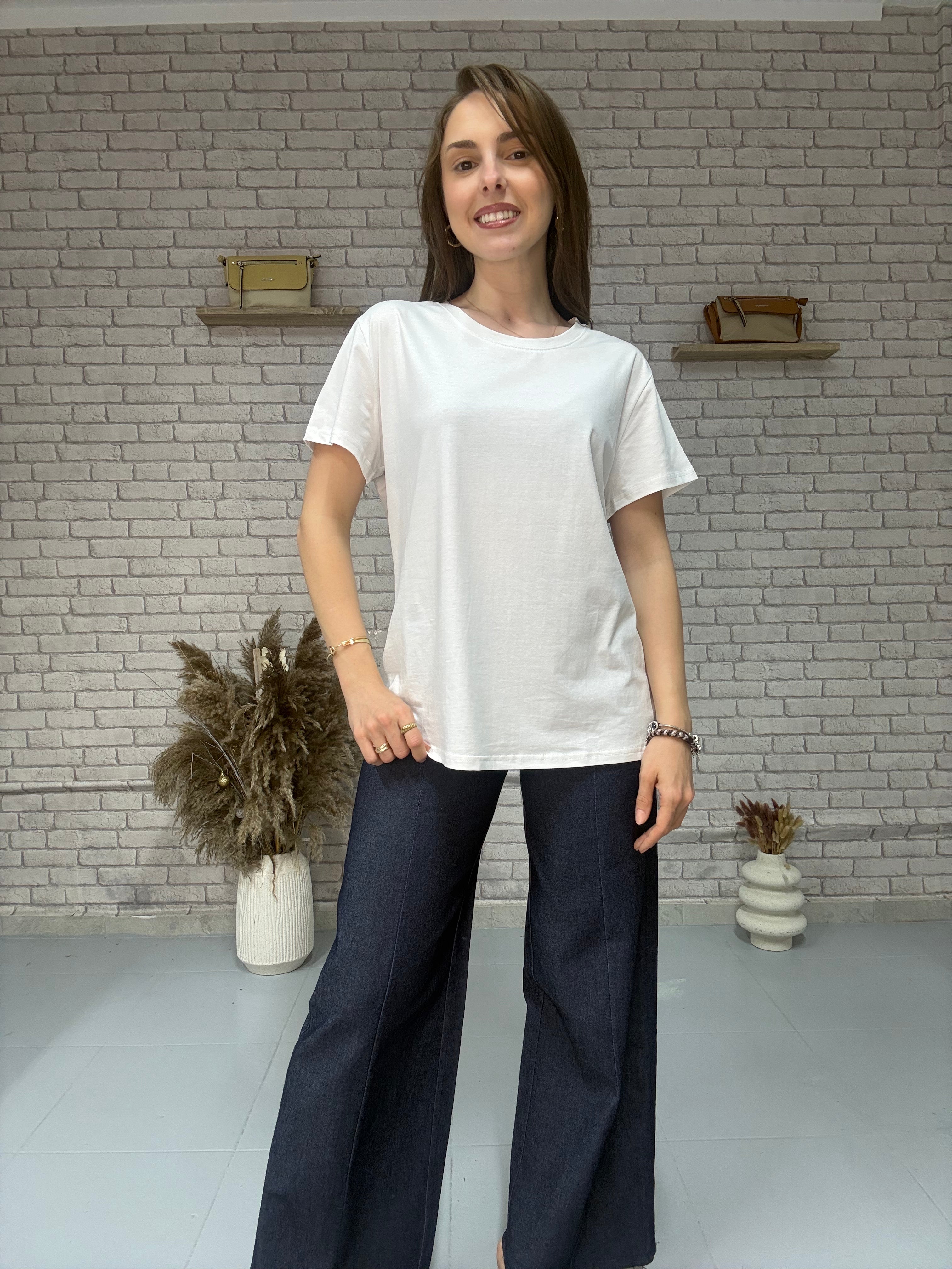 T-shirt σε διάφορα χρώματα