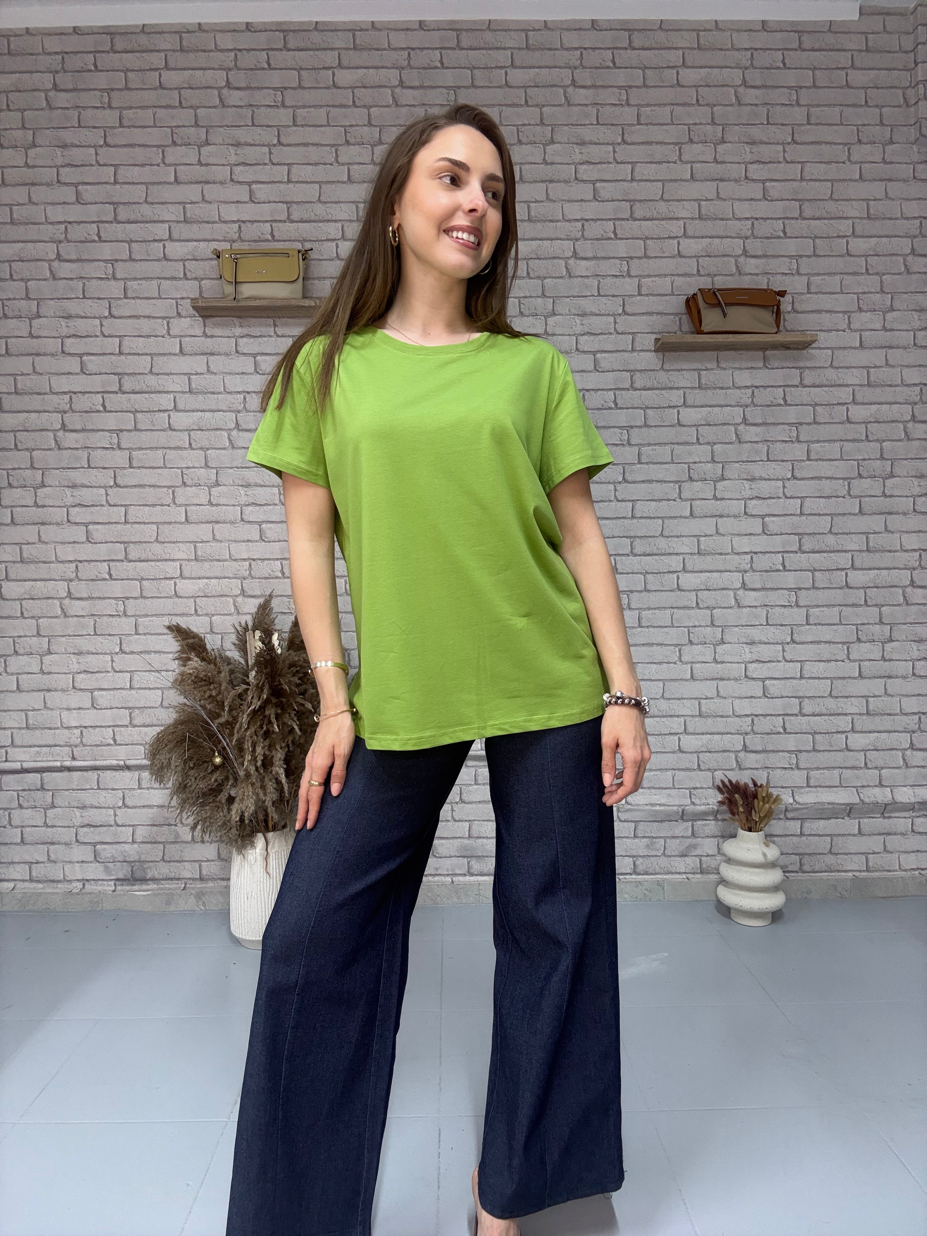 T-shirt σε διάφορα χρώματα