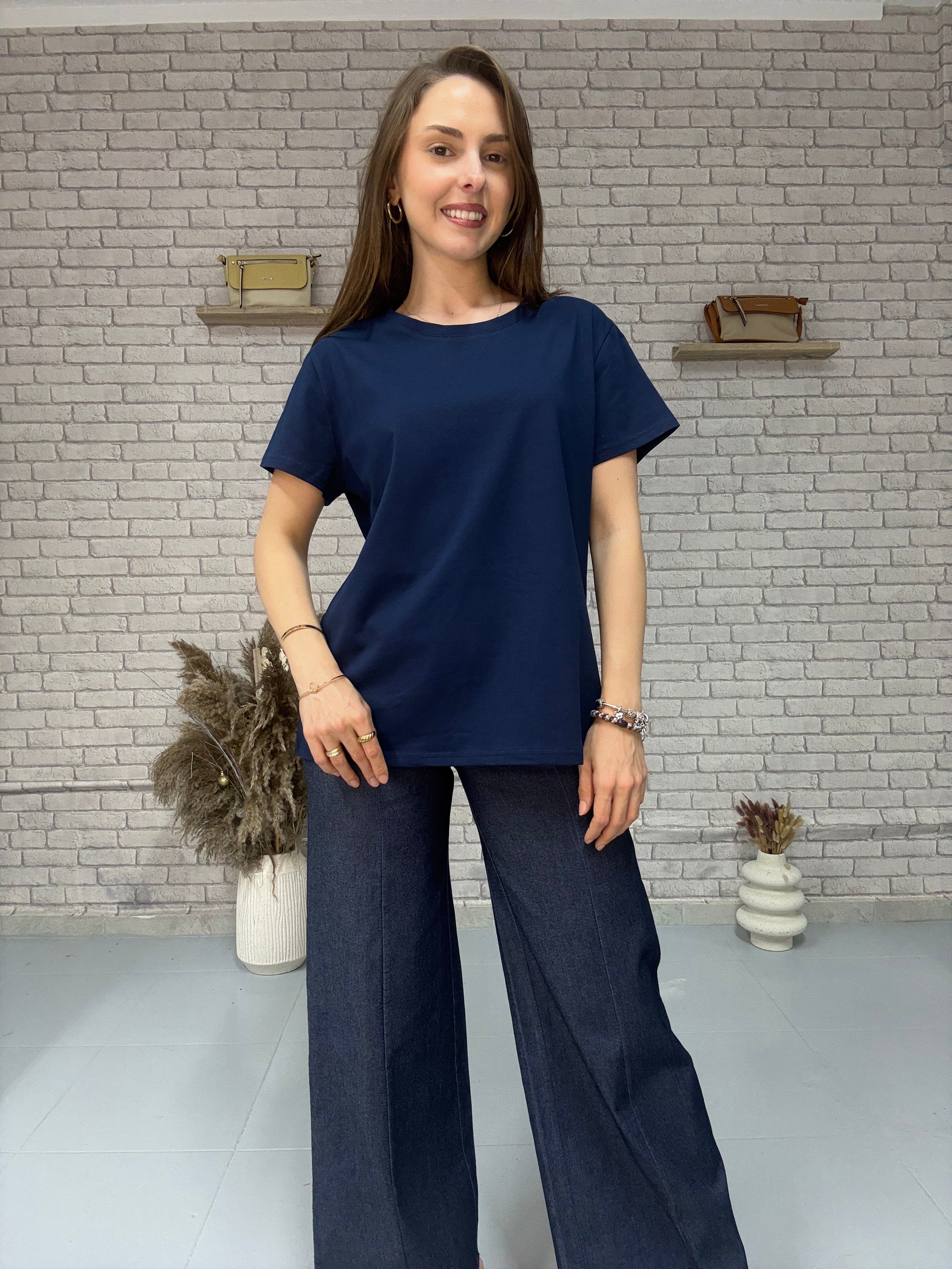T-shirt σε διάφορα χρώματα