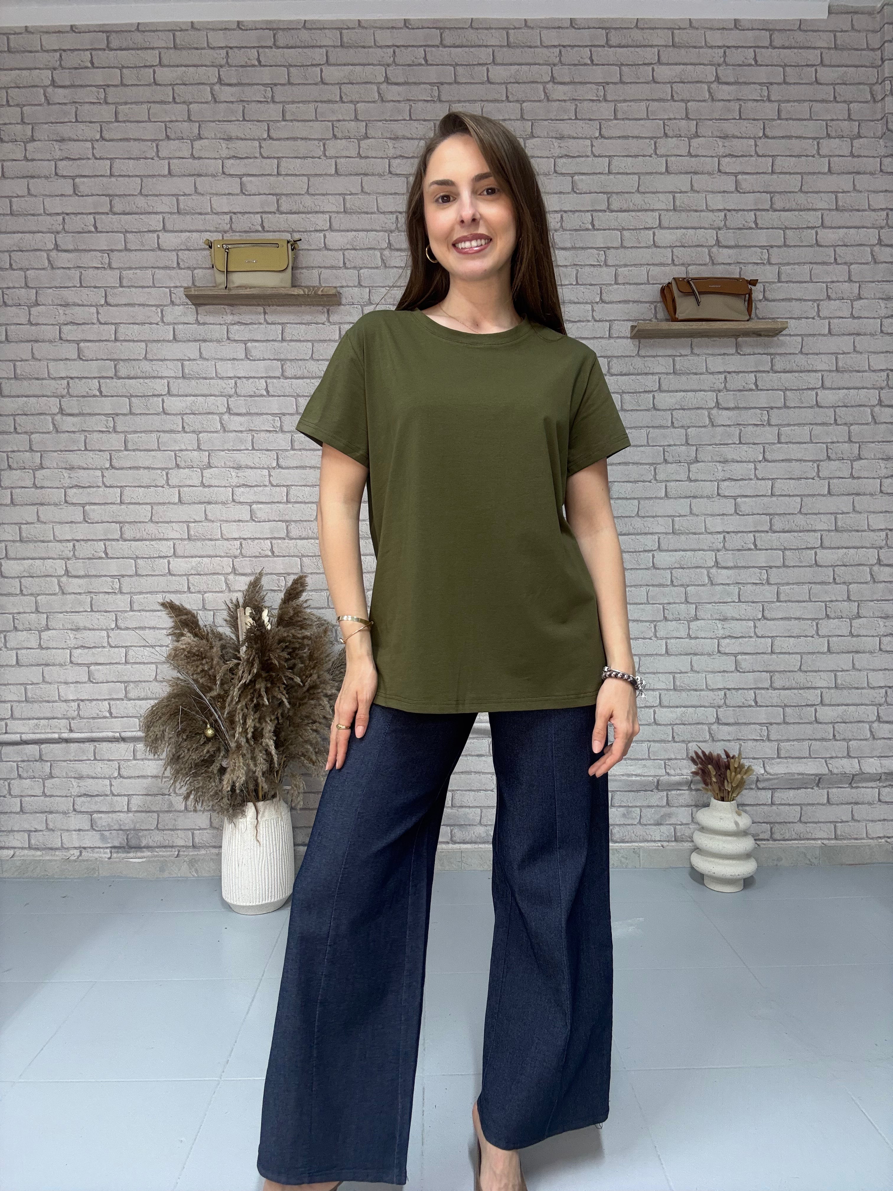 T-shirt σε διάφορα χρώματα