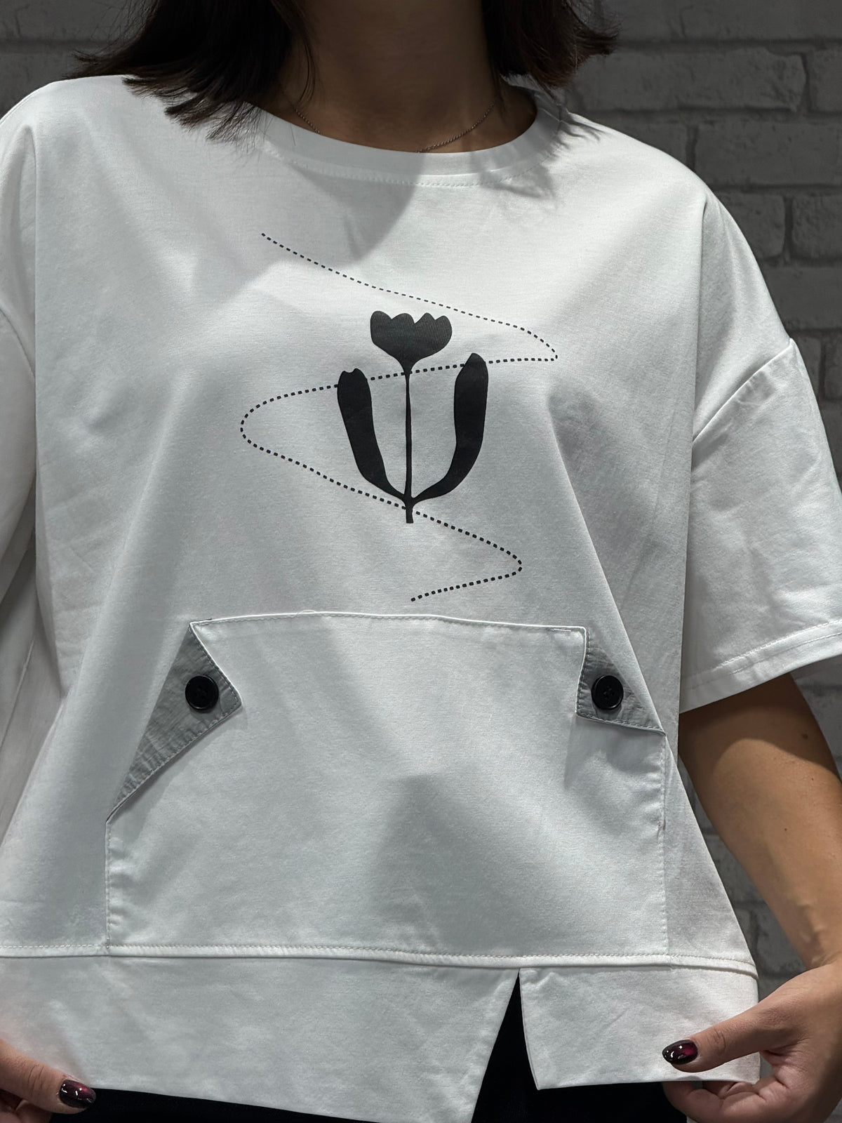 T-shirt με μπροστά τσέπη