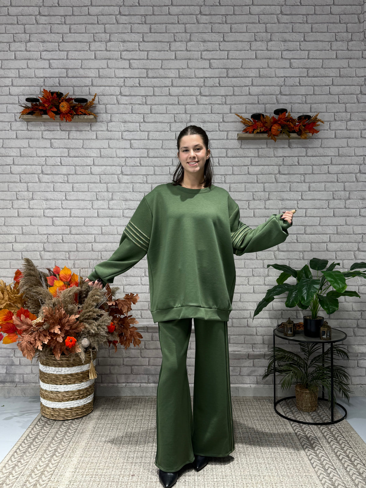 Oversize Φόρμα με χρυσές λεπτομέρειες