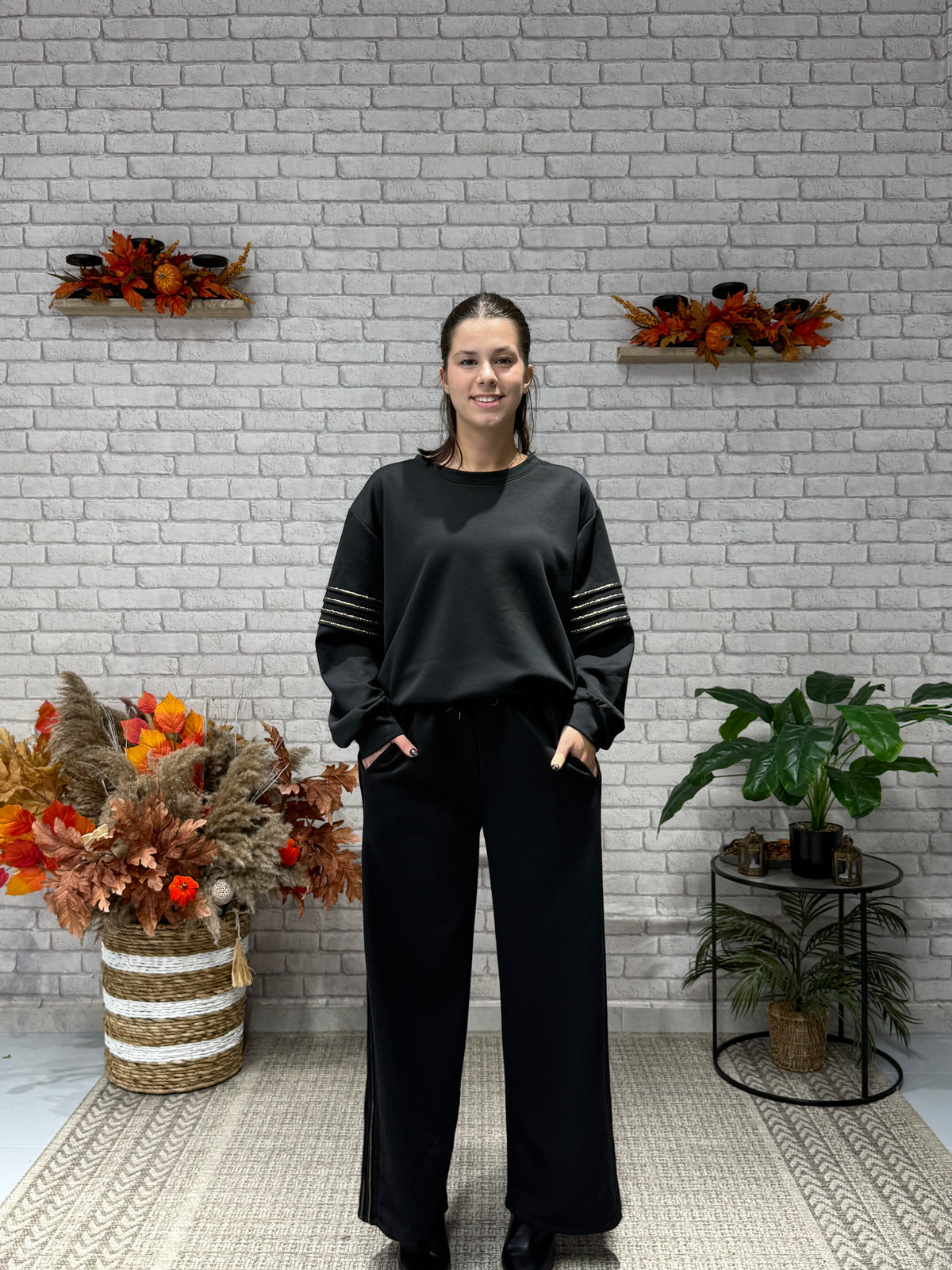 Oversize Φόρμα με χρυσές λεπτομέρειες