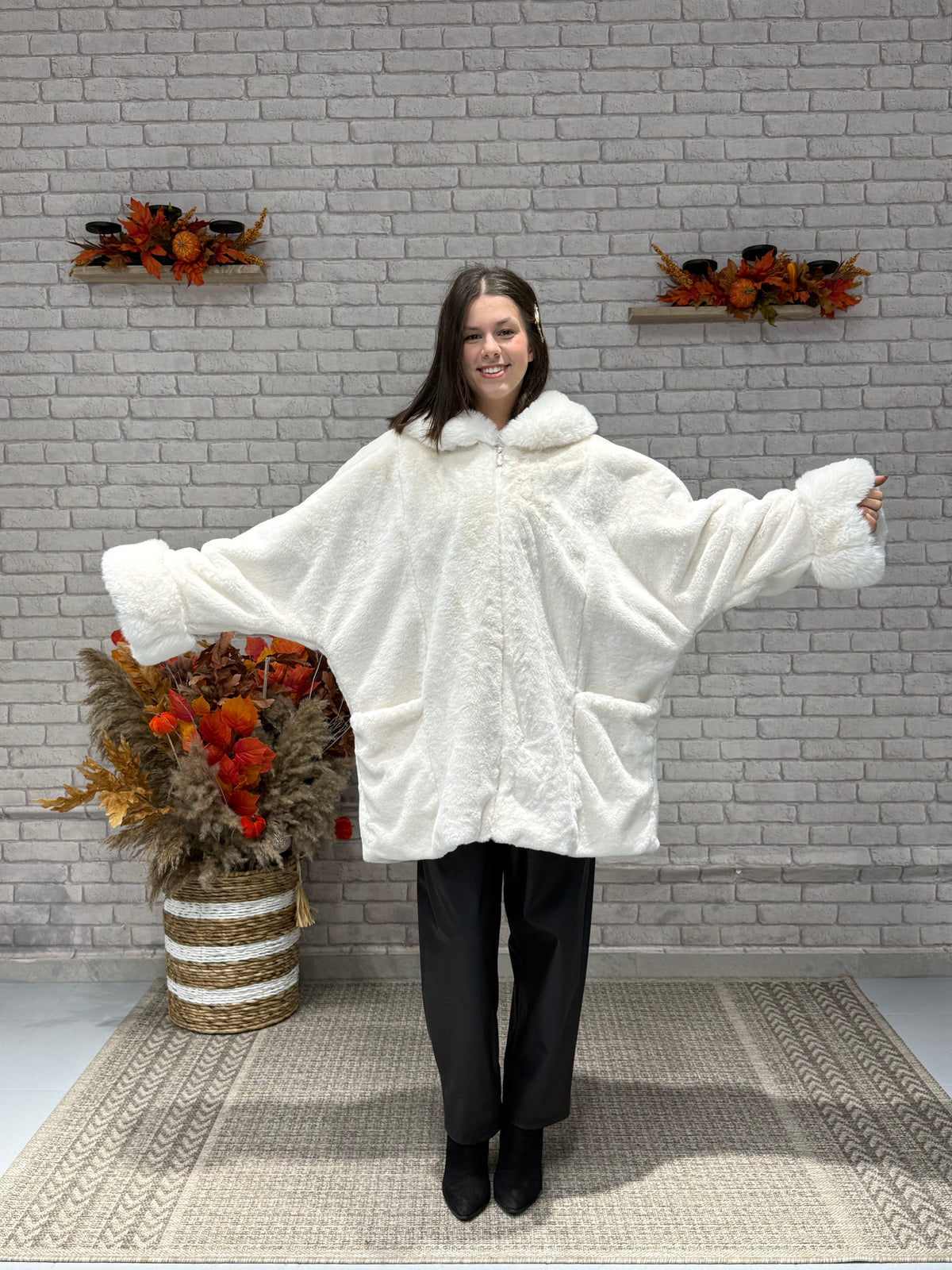 Oversize Οικολογική Γούνα με  Μανίκι Νυχτερίδα